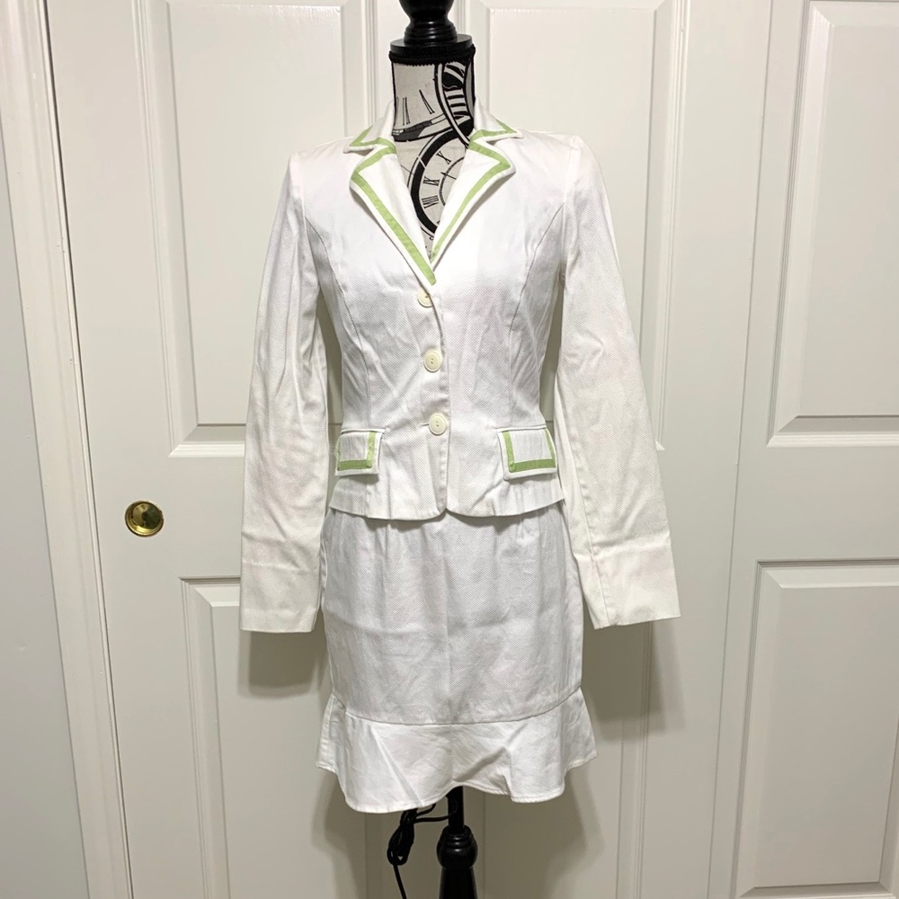 *Jodi Kristopher* Junior’s White 2 Piece Skirt Suit